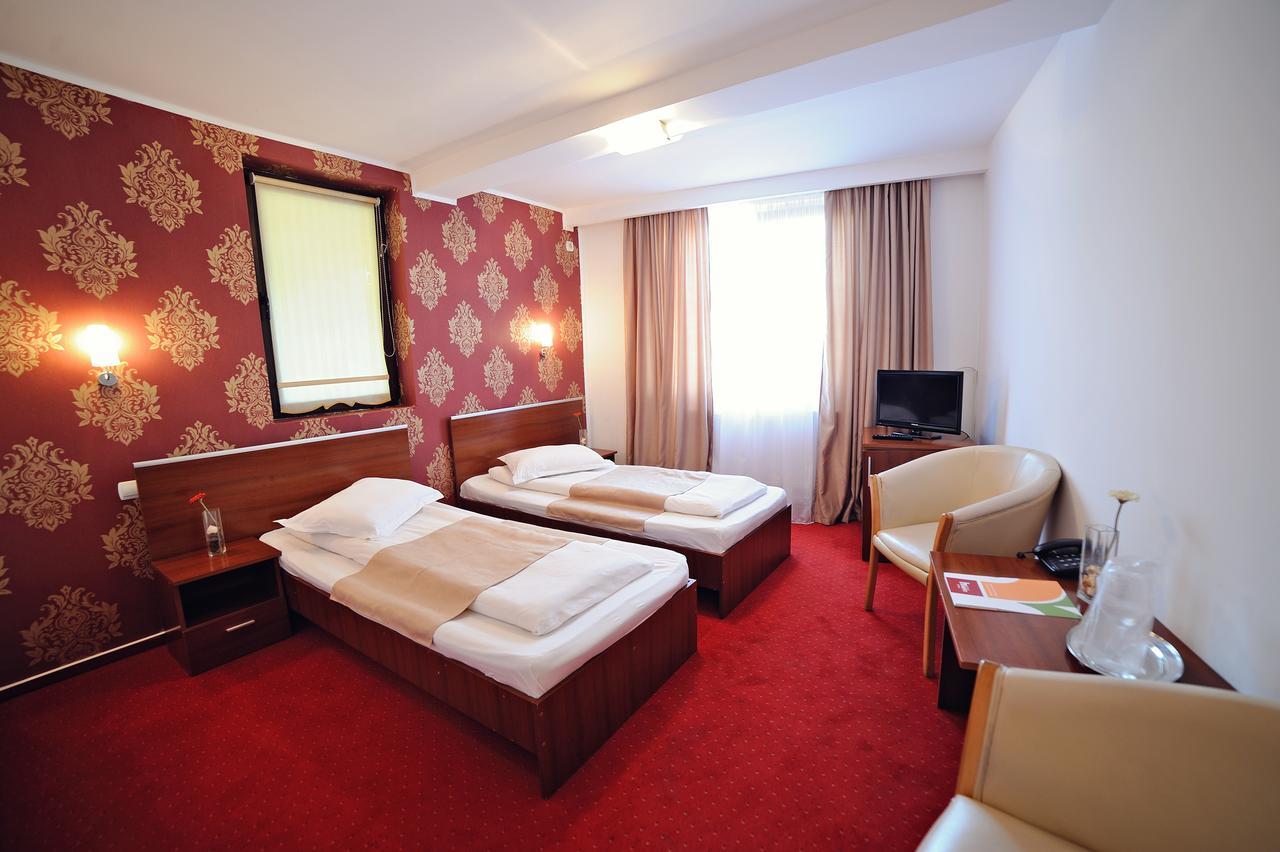 Hotel Roberto Slanic Prahova ภายนอก รูปภาพ