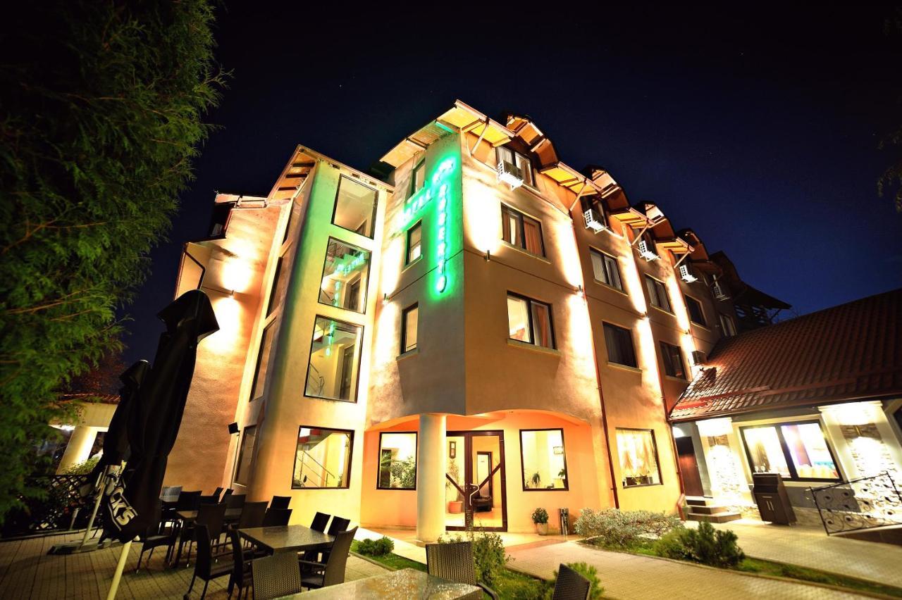 Hotel Roberto Slanic Prahova ภายนอก รูปภาพ